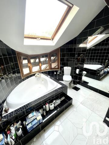 Maison 9 pièces de 340 m² à Enghien-les-Bains (95880)