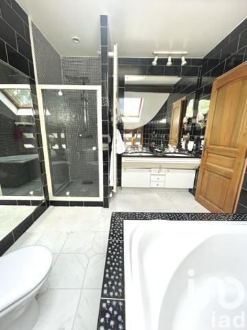 Maison 9 pièces de 340 m² à Enghien-les-Bains (95880)