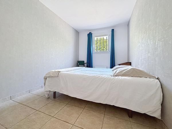 Paraza Maison 5 pièce(s) 149.41 m2 de plain-pied 4 faces sur 1292 m²