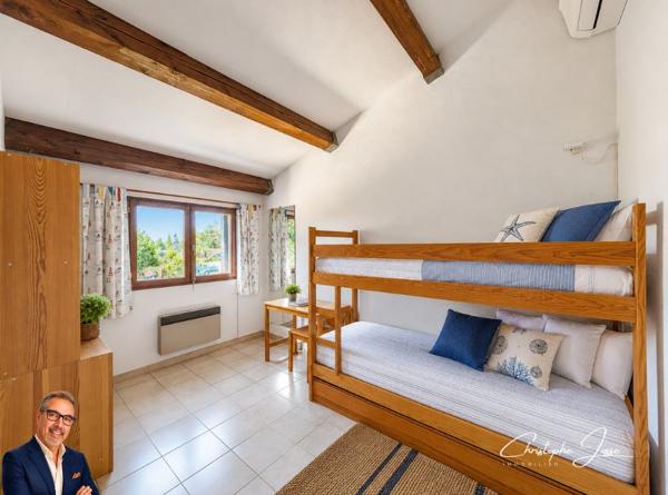 Maison avec vue exceptionnelle sur l'étang de Leucate, le Canigou