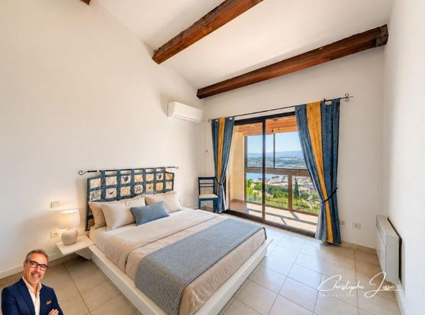 Maison avec vue exceptionnelle sur l'étang de Leucate, le Canigou