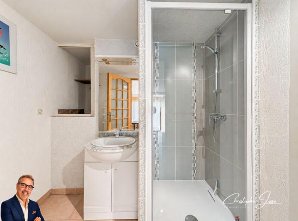 Maison avec vue exceptionnelle sur l'étang de Leucate, le Canigou