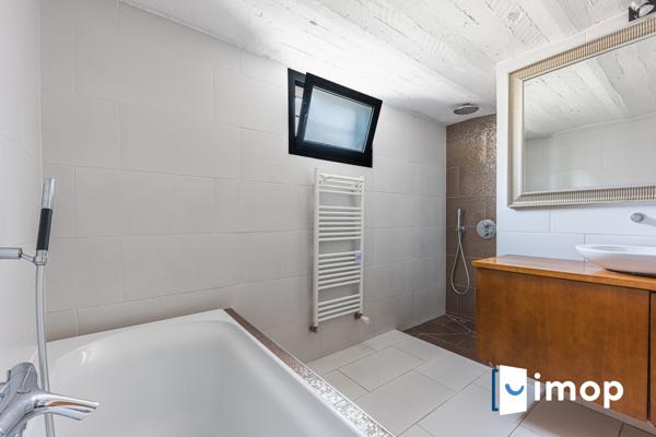 Esprit contemporain proche  place Rimini. 3 chambres