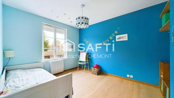 Maison familiale 4 chambres et un bureau entièrement rénovée au calme!