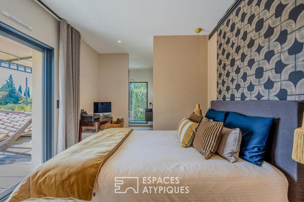 Villa contemporaine avec piscine dans un écrin paysager