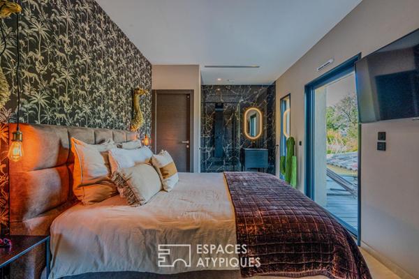 Villa contemporaine avec piscine dans un écrin paysager