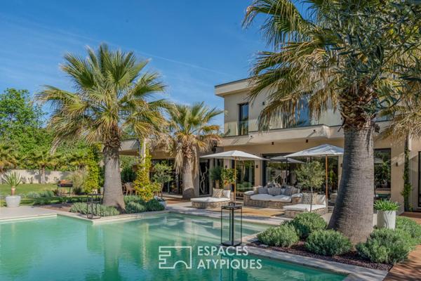 Villa contemporaine avec piscine dans un écrin paysager