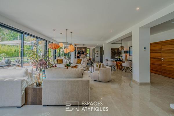 Villa contemporaine avec piscine dans un écrin paysager