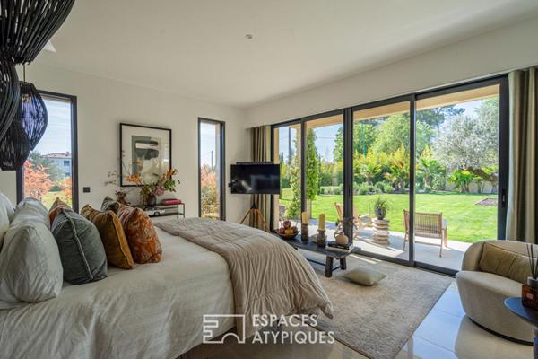 Villa contemporaine avec piscine dans un écrin paysager