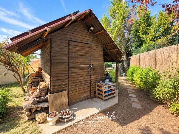 Maison familiale de plain-pied 6 pièces - piscine et jardin env 700 m2