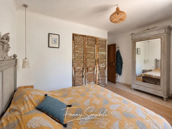 Maison familiale de plain-pied 6 pièces - piscine et jardin env 700 m2