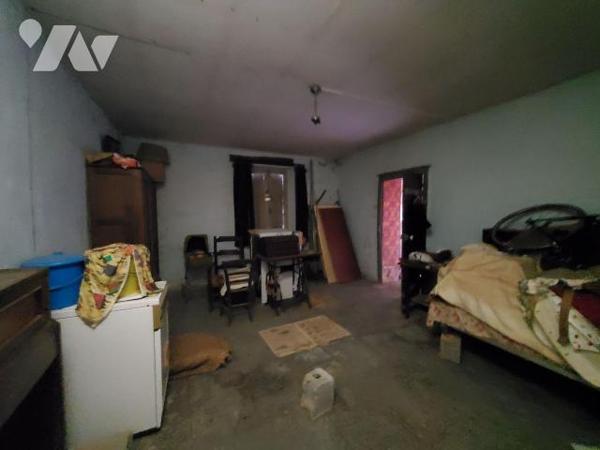 Maison à Vendre à Bussière-Dunoise (23320) en Creuse (23) mitoyenne d'un coté, composée de deux...