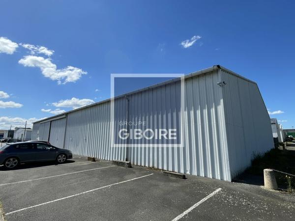 Local d'activites 900 m² à louer VEZIN LE COQUET (réf : 35.1286)