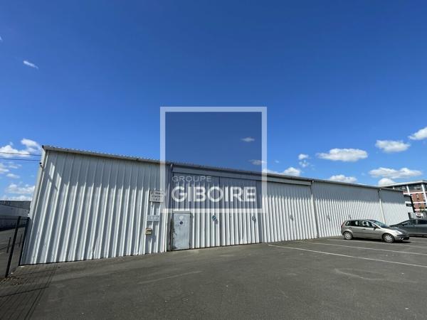 Local d'activites 900 m² à louer VEZIN LE COQUET (réf : 35.1286)