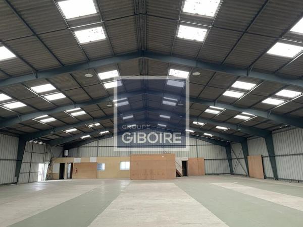 Local d'activites 900 m² à louer VEZIN LE COQUET (réf : 35.1286)