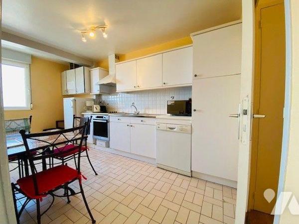 A Vendre à Perros-Guirec (22700) en Côtes-d'Armor (22), Vue sur mer, un appartement de 74 m² de...