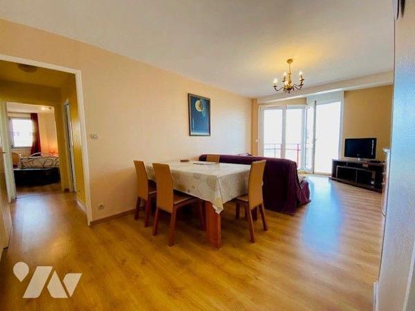 A Vendre à Perros-Guirec (22700) en Côtes-d'Armor (22), Vue sur mer, un appartement de 74 m² de...