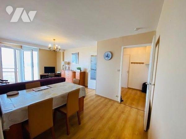 A Vendre à Perros-Guirec (22700) en Côtes-d'Armor (22), Vue sur mer, un appartement de 74 m² de...