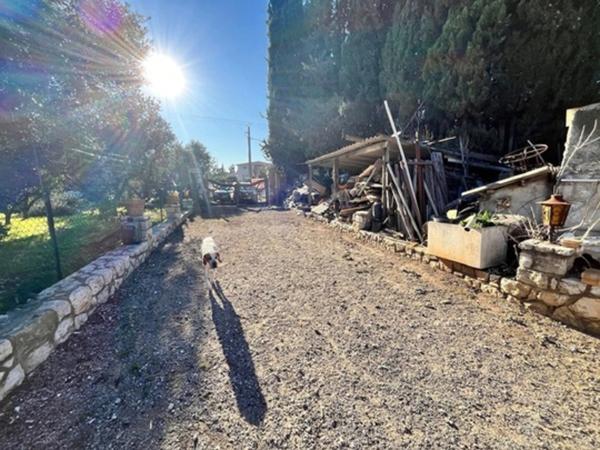 Propriete à vendre 3 pièces CARROS (06)