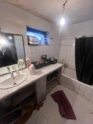 Propriete à vendre 3 pièces CARROS (06)