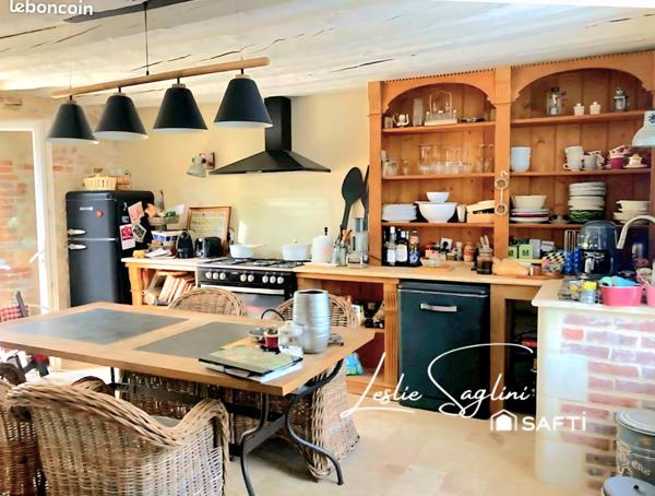 Demeure de charme bien rénovée et sa dépendance