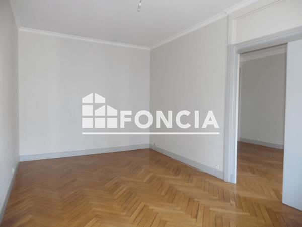 Location Appartement 4 pièces 101.38 m² - 6 PLACE GRANGIER Dijon 21000