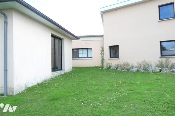 MAYENNE- Excellent emplacement pour ce vaste local professionnel.