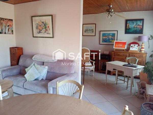 Maison située en impasse, proche du Veillon et de Bougenay.