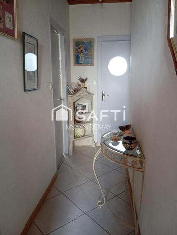 Maison située en impasse, proche du Veillon et de Bougenay.