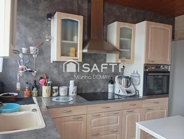 Maison située en impasse, proche du Veillon et de Bougenay.