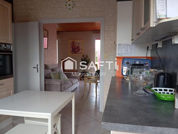 Maison située en impasse, proche du Veillon et de Bougenay.