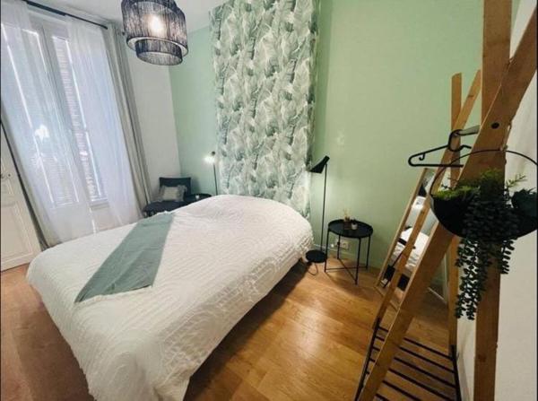 T2 de haut standing meublé à La Joliette, refait à neuf par décorateur, à deux pas de la Major et du front de mer.