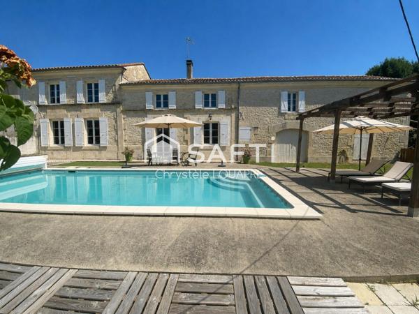 Maison charentaise 3 chambres avec une possible en RDC avec piscine et grand jardin