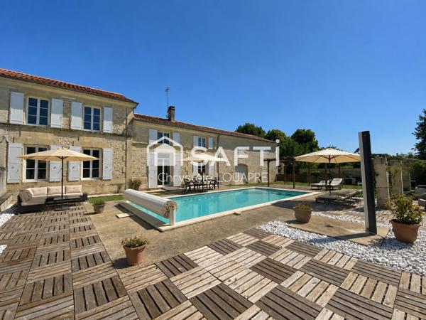 Maison charentaise 3 chambres avec une possible en RDC avec piscine et grand jardin