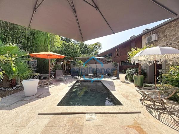 Mas en pierre à vendre 10 pièces 434 m2 dont 1 appart.132m2 + Piscine et Bassin naturel parking 20 voitures