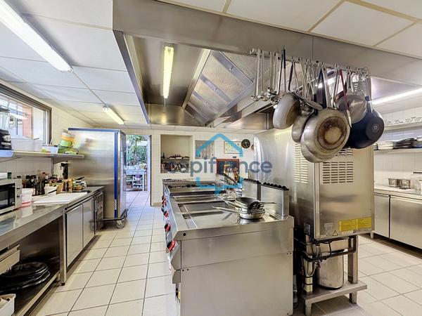 Mas en pierre à vendre 10 pièces 434 m2 dont 1 appart.132m2 + Piscine et Bassin naturel parking 20 voitures
