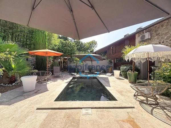Mas en pierre à vendre 10 pièces 434 m2 dont 1 appart.132m2 + Piscine et Bassin naturel parking 20 voitures