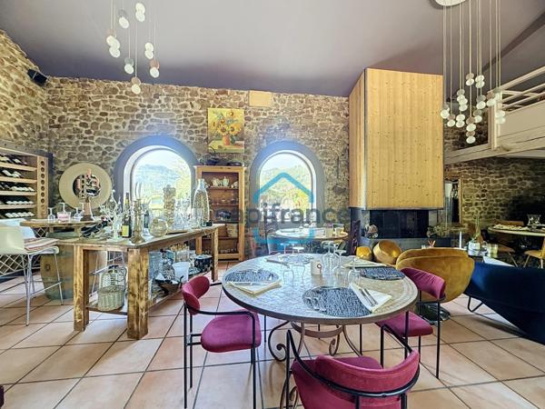 Mas en pierre à vendre 10 pièces 434 m2 dont 1 appart.132m2 + Piscine et Bassin naturel parking 20 voitures