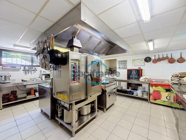 Mas en pierre à vendre 10 pièces 434 m2 dont 1 appart.132m2 + Piscine et Bassin naturel parking 20 voitures
