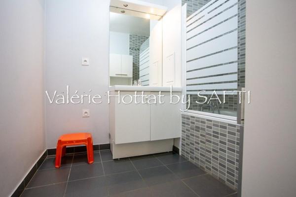 Appartement 3 pièces avec places de stationnement.