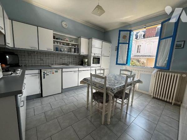 SAINT-SERVAN - Maison de ville de 135m² (167m² au sol) en plein c?ur du quartier prisé de SAINT...