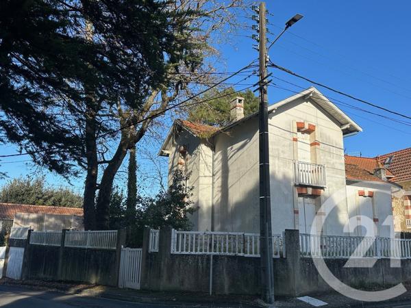 Maison à vendre  4 pièces - 90 m 2   MESCHERS SUR GIRONDE  - 17