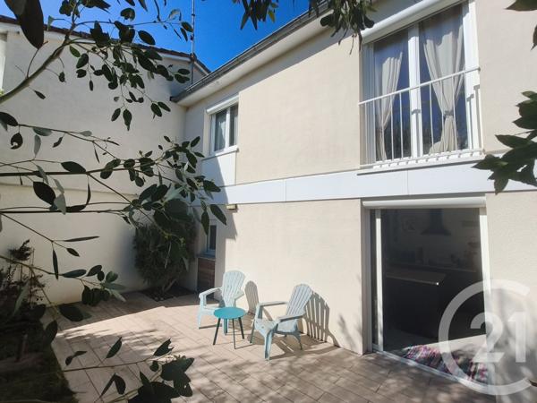 Maison à vendre  4 pièces - 90 m 2   MESCHERS SUR GIRONDE  - 17