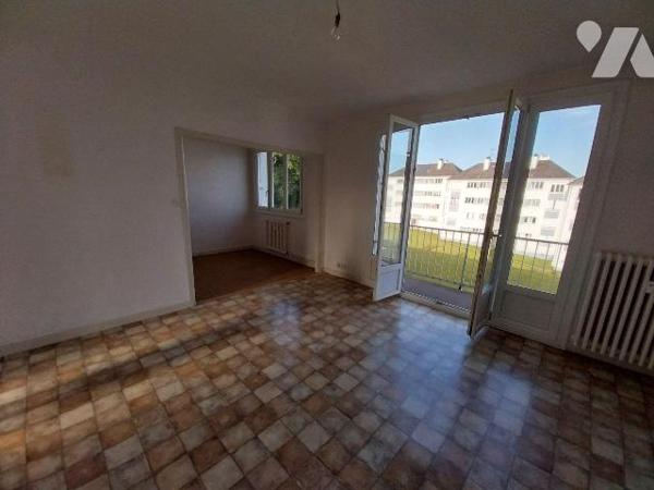 VITRE. Quartier Les Promenades. Appartement familial Type 4 de 88,67 m2 Hab. situé au 2ème étag...