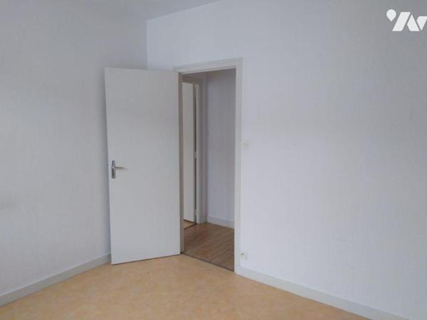 VITRE. Quartier Les Promenades. Appartement familial Type 4 de 88,67 m2 Hab. situé au 2ème étag...