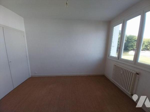 VITRE. Quartier Les Promenades. Appartement familial Type 4 de 88,67 m2 Hab. situé au 2ème étag...