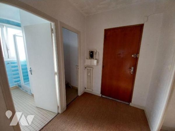 VITRE. Quartier Les Promenades. Appartement familial Type 4 de 88,67 m2 Hab. situé au 2ème étag...