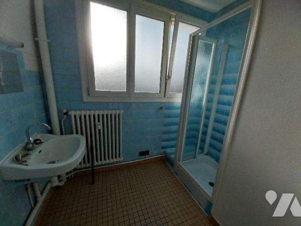 VITRE. Quartier Les Promenades. Appartement familial Type 4 de 88,67 m2 Hab. situé au 2ème étag...