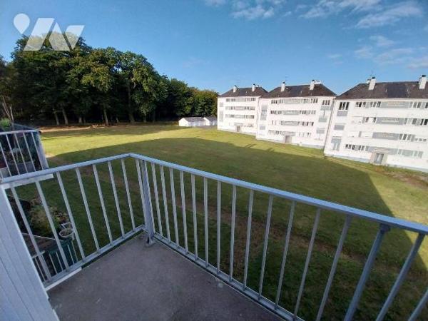 VITRE. Quartier Les Promenades. Appartement familial Type 4 de 88,67 m2 Hab. situé au 2ème étag...
