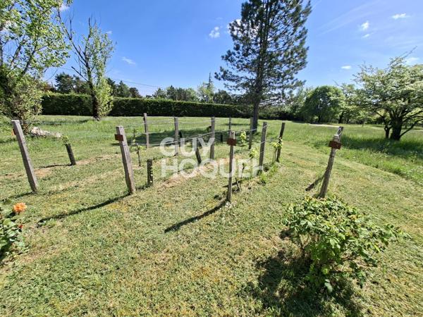 Vaste maison et dépendance sur terrain clos